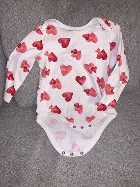 Rabbit Bear White Long-Sleeve Baby One-Piece with Red Heart Print 18 months